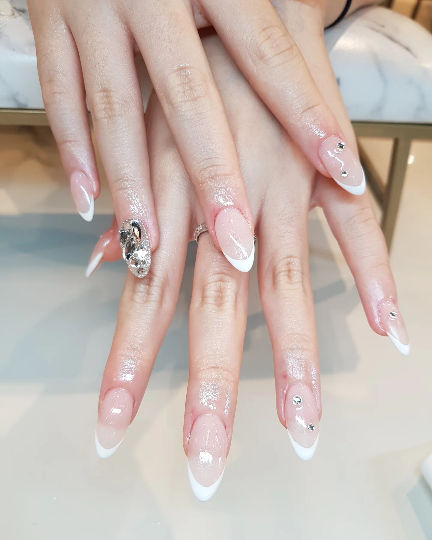 Bella Beauty 실버 포인트 핑크 프렌치 네일