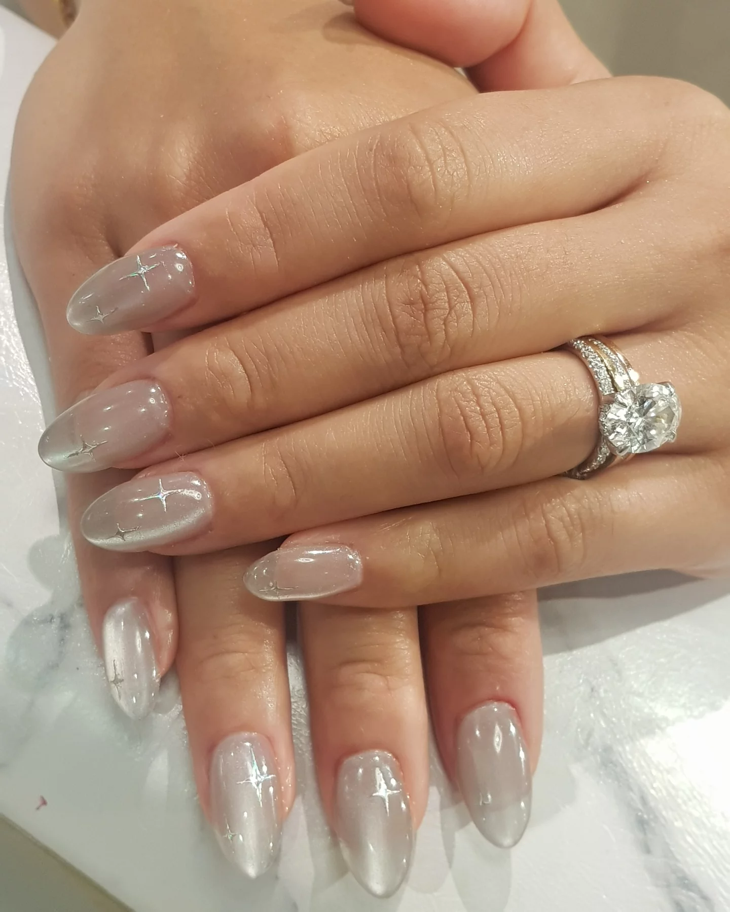 Bella Beauty 펄과 실버 시스루 네일